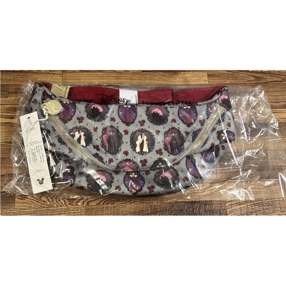 Stoney Clover Lane Disney Villains Bunch of Bad Apples Jumbo Fanny Pack NWT